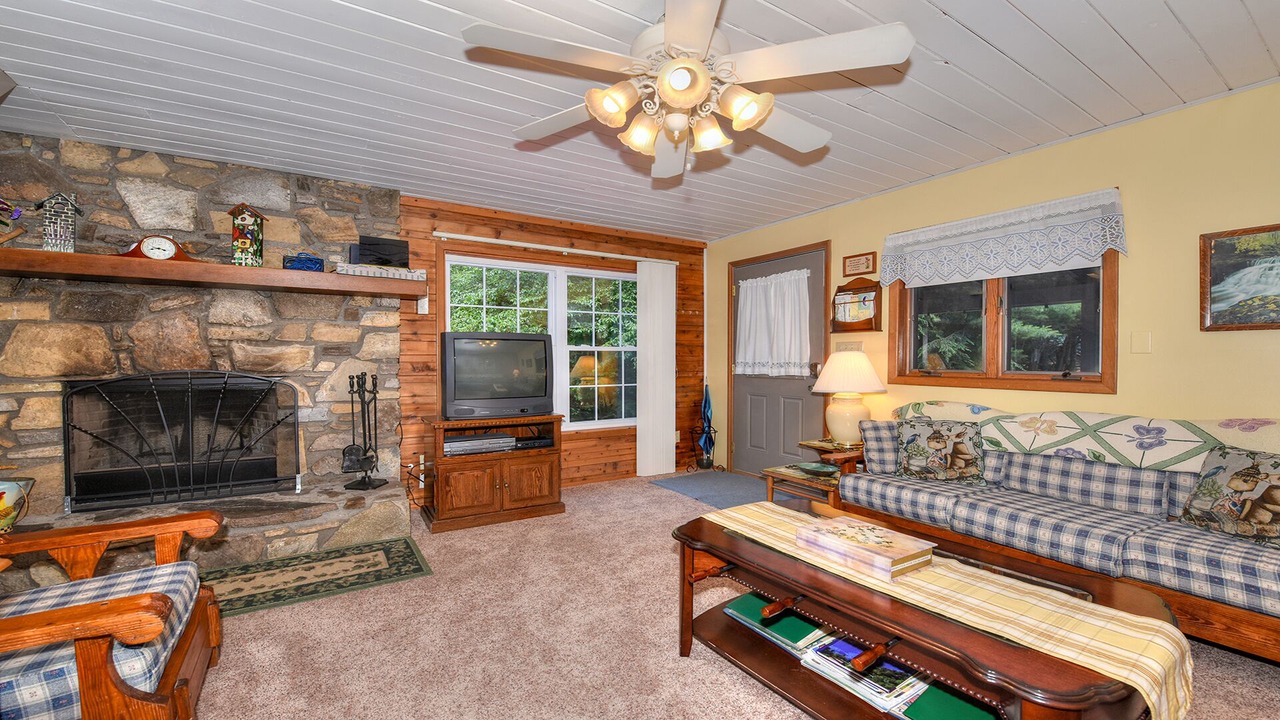Photo of Bedroom in Maggie Valley