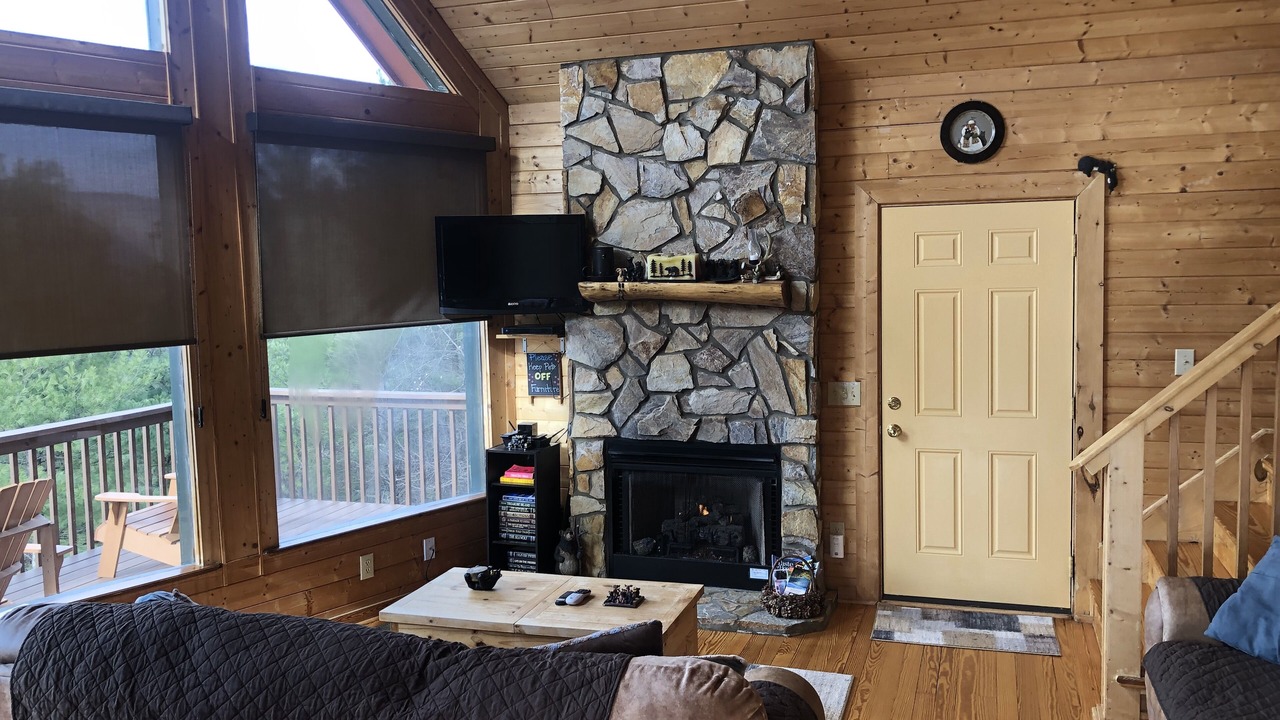 Photo of Livingroom in Purlear