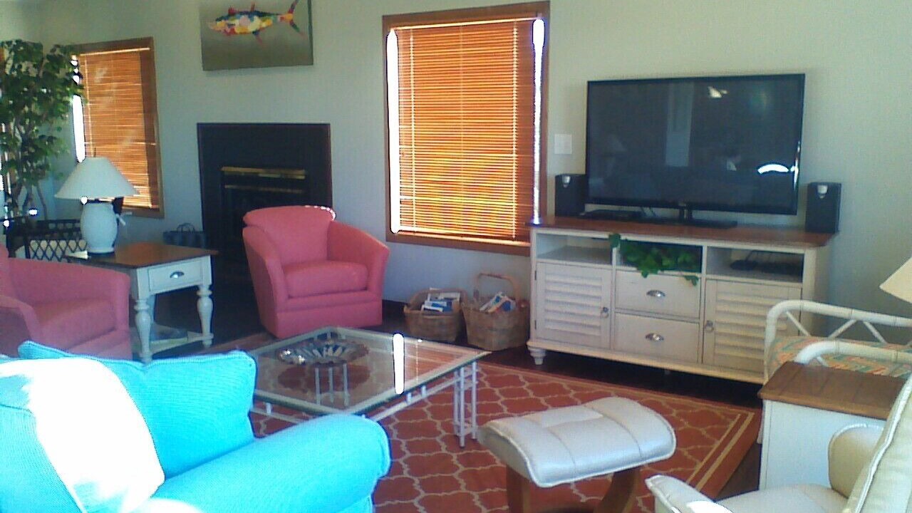 Photo of Livingroom in Pine Knoll Shores