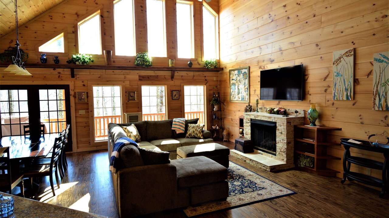 Photo of Livingroom in Saluda