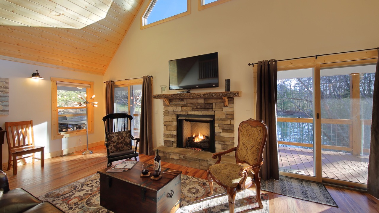 Photo of Livingroom in Hendersonville