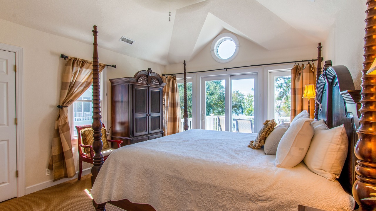 Photo of Bedroom in Corolla Light