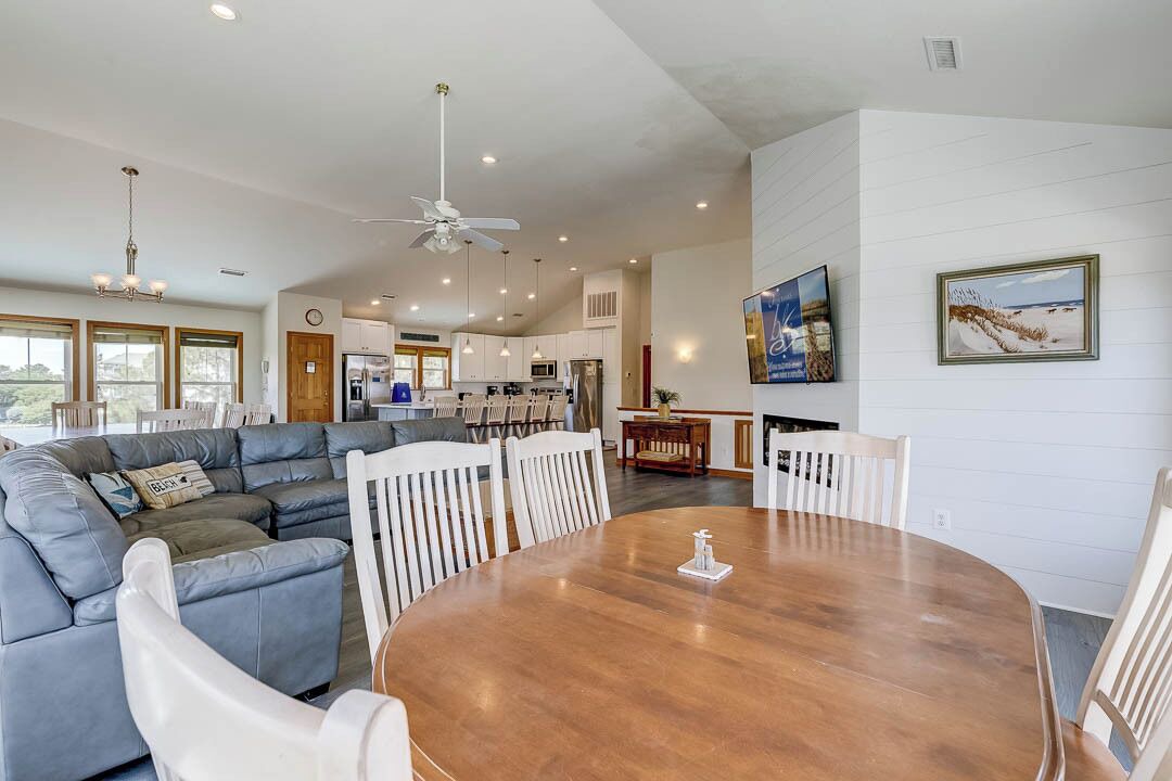 Photo of Bedroom in Corolla Light
