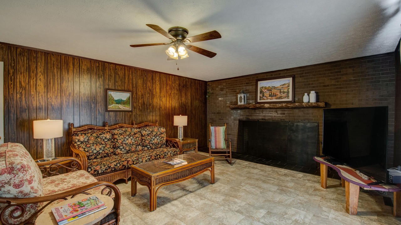 Photo of Livingroom in Valdese
