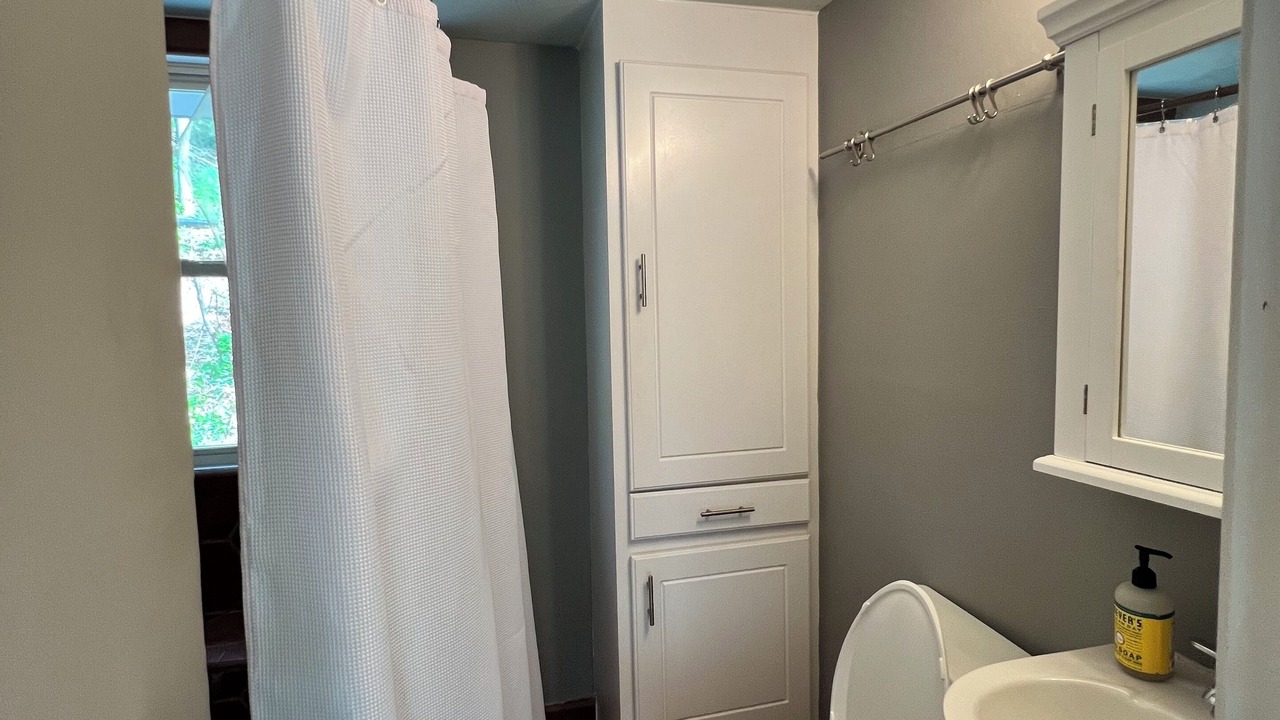 Photo of Bathroom in Leasburg