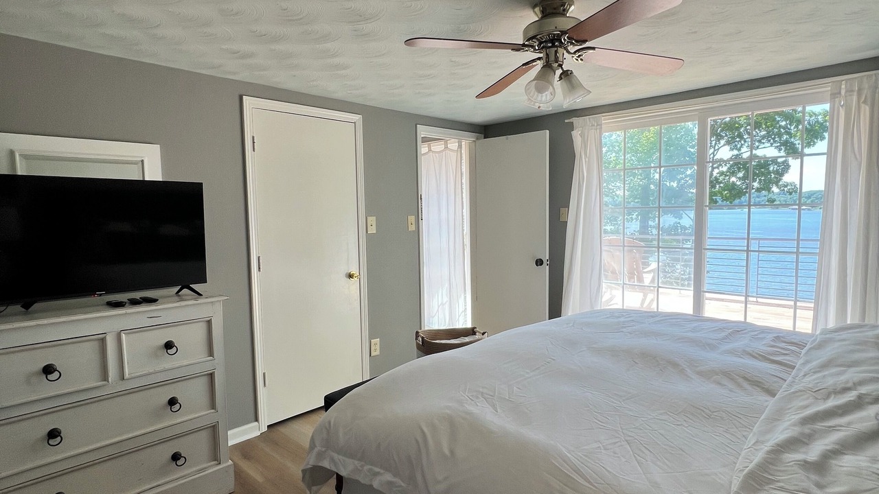 Photo of Bedroom in Leasburg