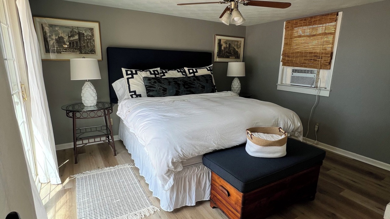 Photo of Bedroom in Leasburg