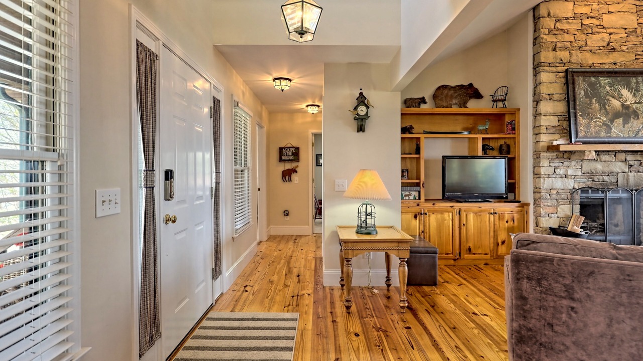 Photo of Livingroom in Eagles View