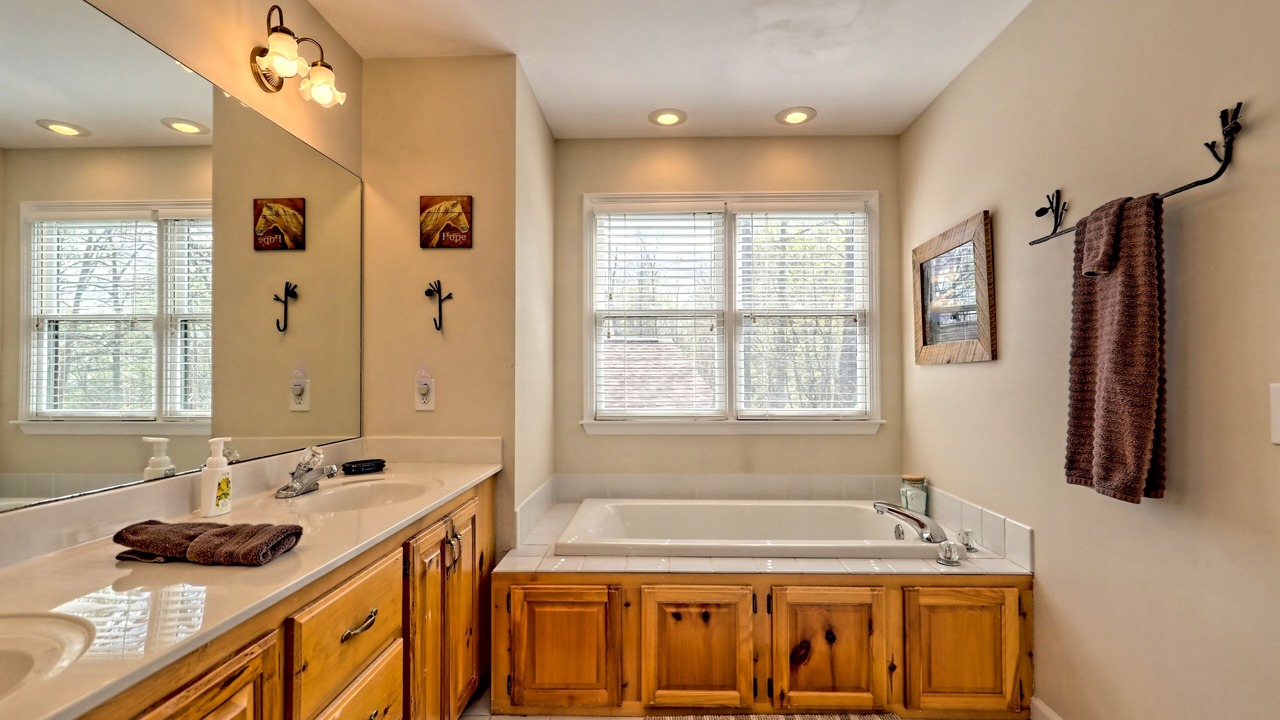 Photo of Bathroom in Eagles View