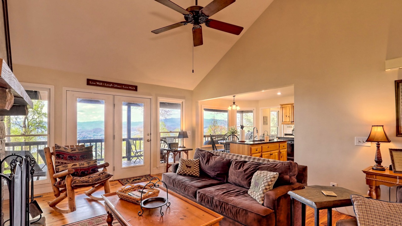 Photo of Livingroom in Eagles View
