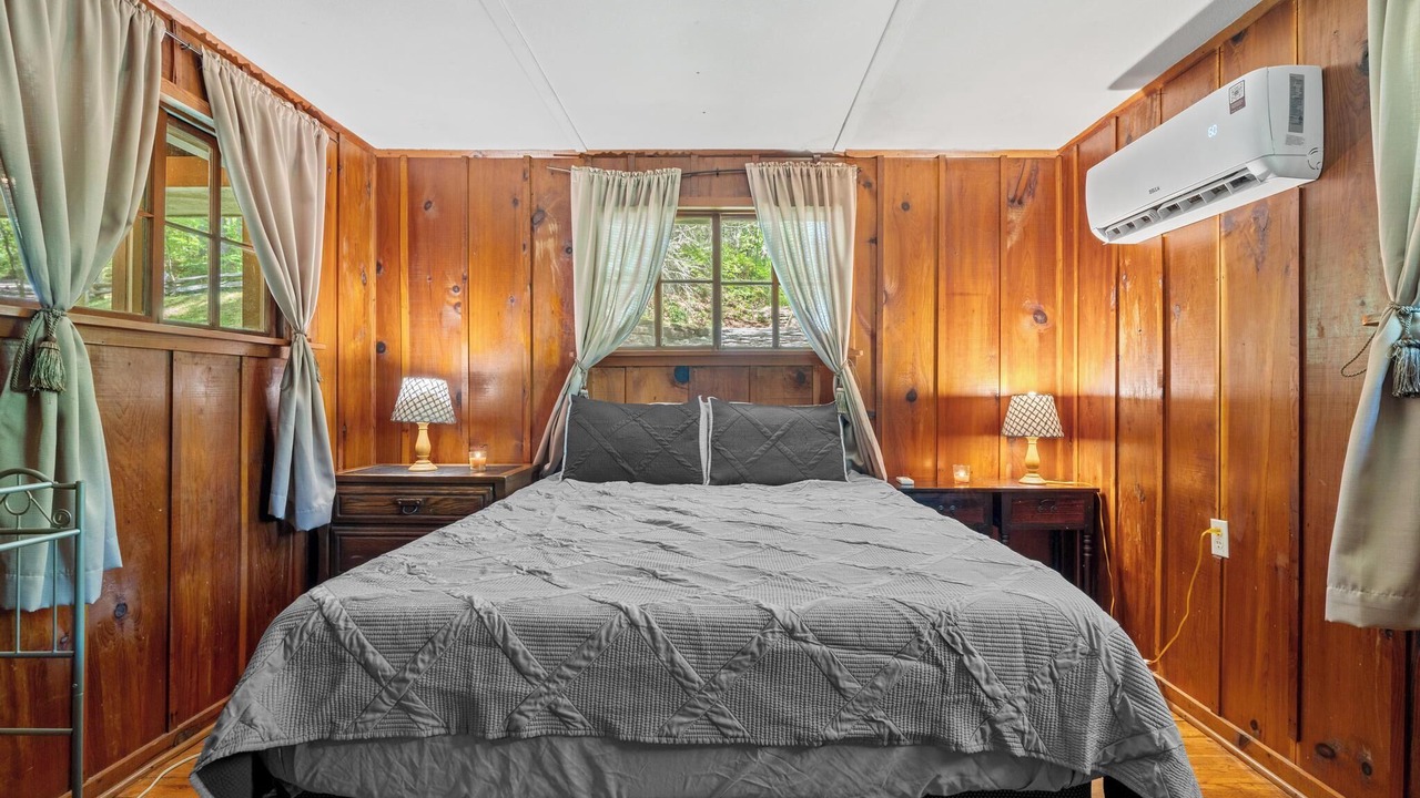 Photo of Bedroom in Scaly Mountain