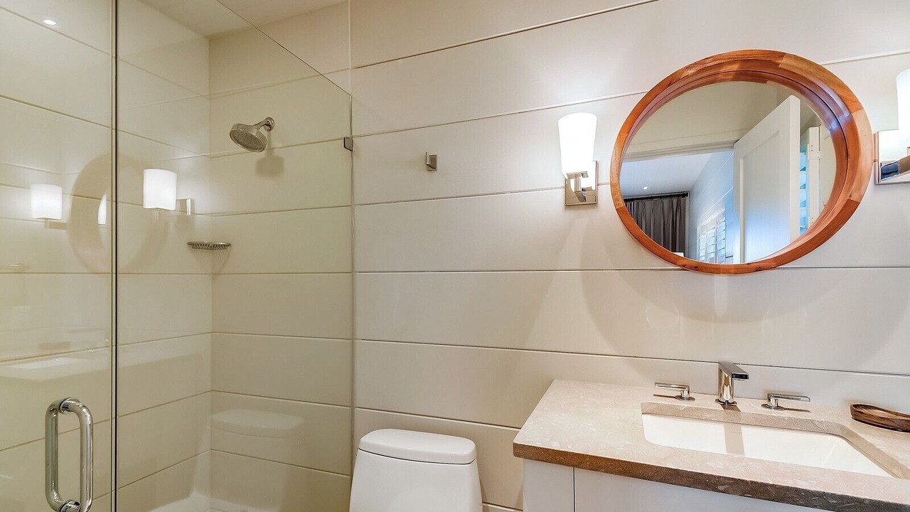 Photo of Bathroom in Beach Lagoon
