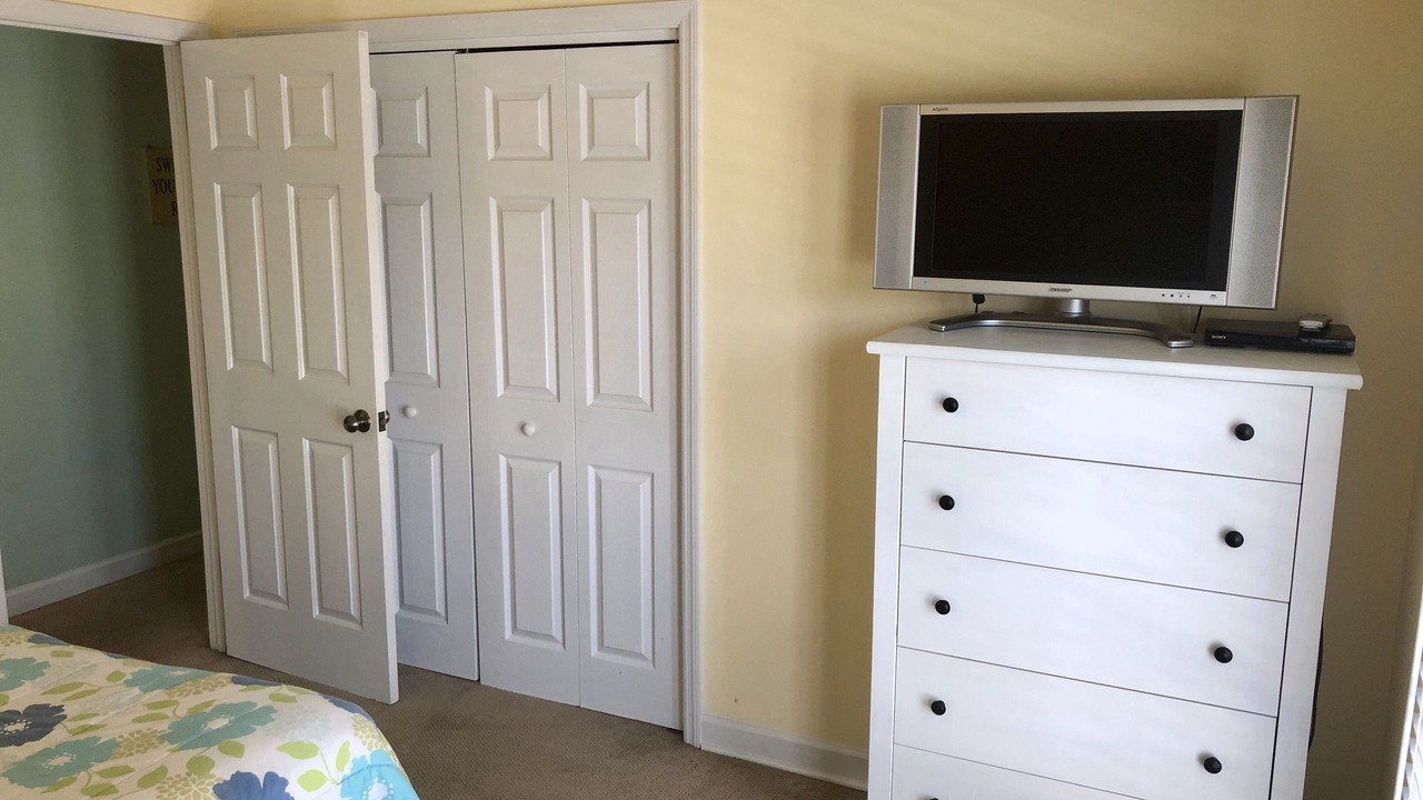 Photo of Bedroom in Parmele Isle