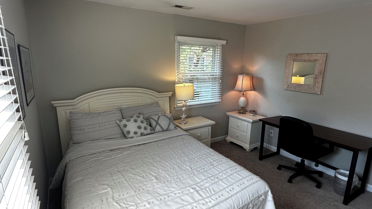Photo of Bedroom in Parmele Isle