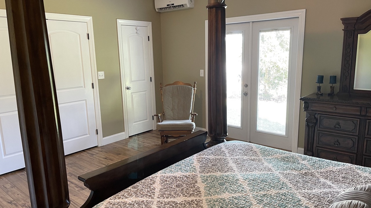 Photo of Bedroom in Hendersonville