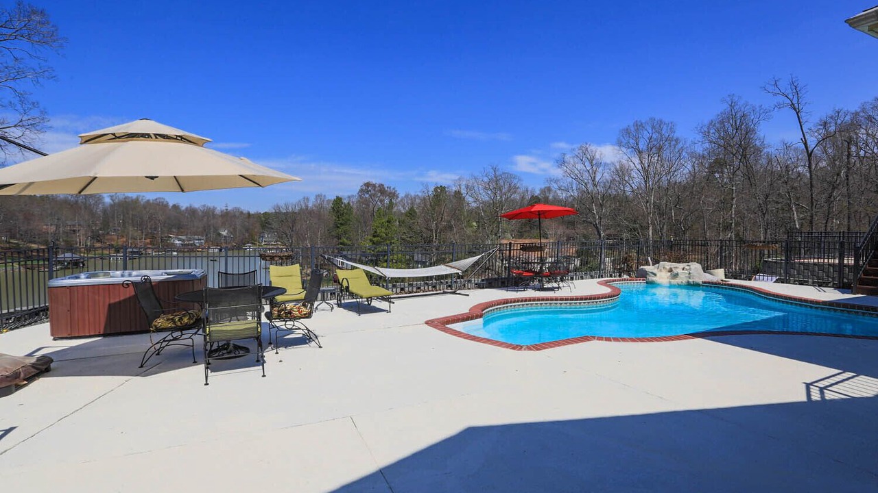Photo of Outdoor in Dixie - Berryhill