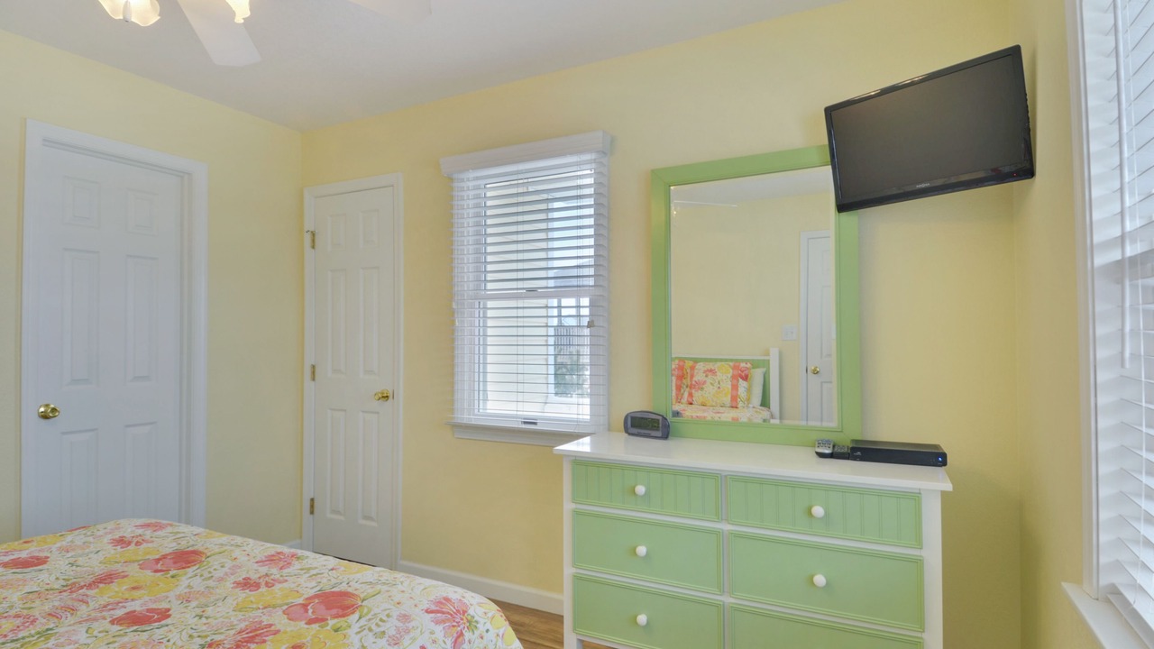 Photo of Bedroom in Whalehead Beach