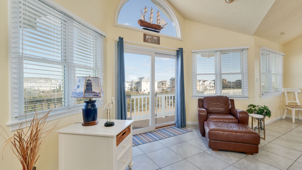 Photo of Livingroom in Whalehead Beach
