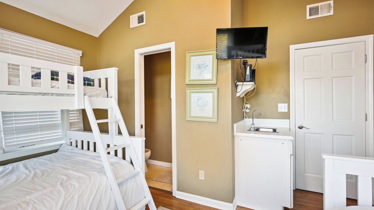 Photo of Bedroom in Whalehead Beach