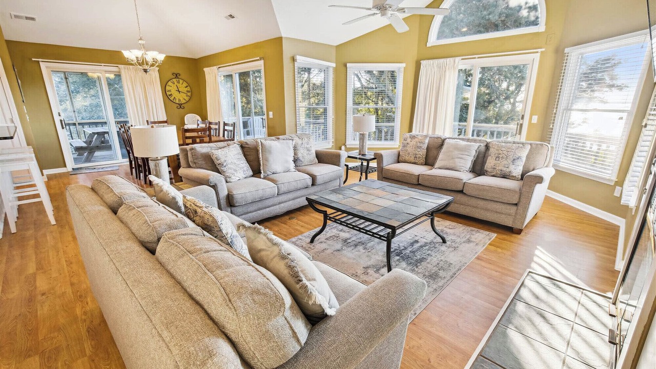 Photo of Livingroom in Whalehead Beach
