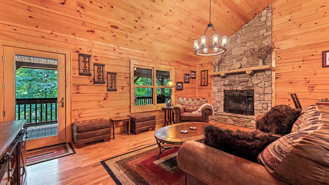 Photo of Livingroom in Waynesville