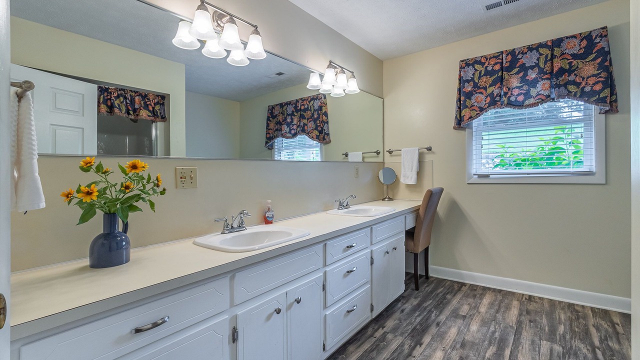 Photo of Bathroom in Vein Mountain