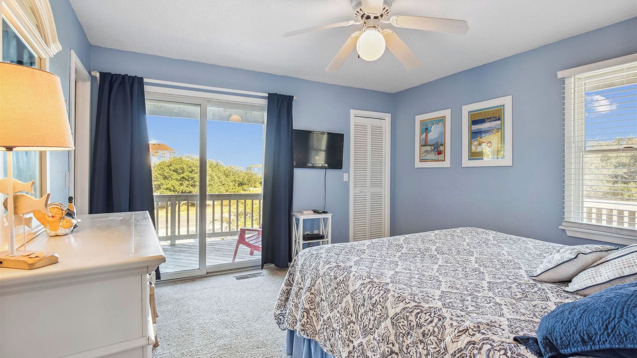 Photo of Bedroom in Whalehead Beach