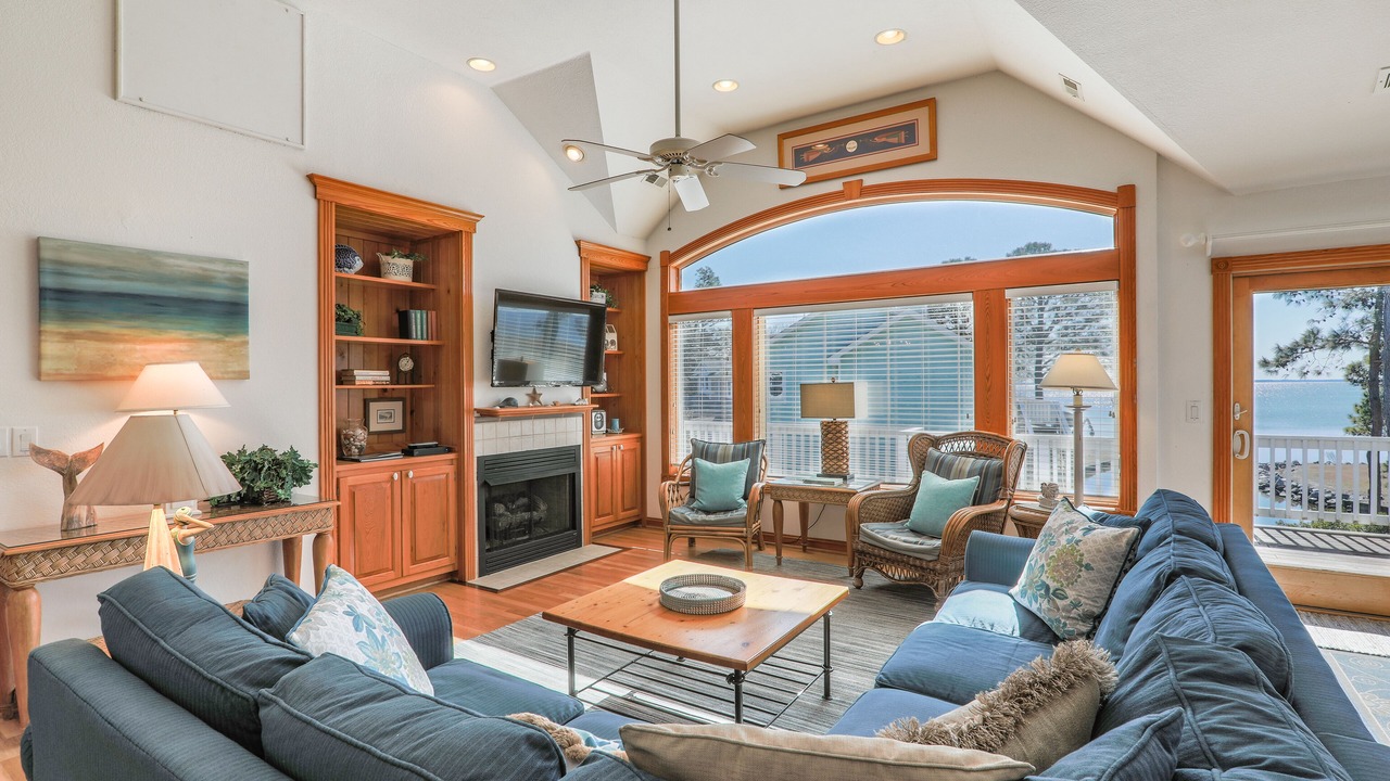 Photo of Livingroom in Corolla Light