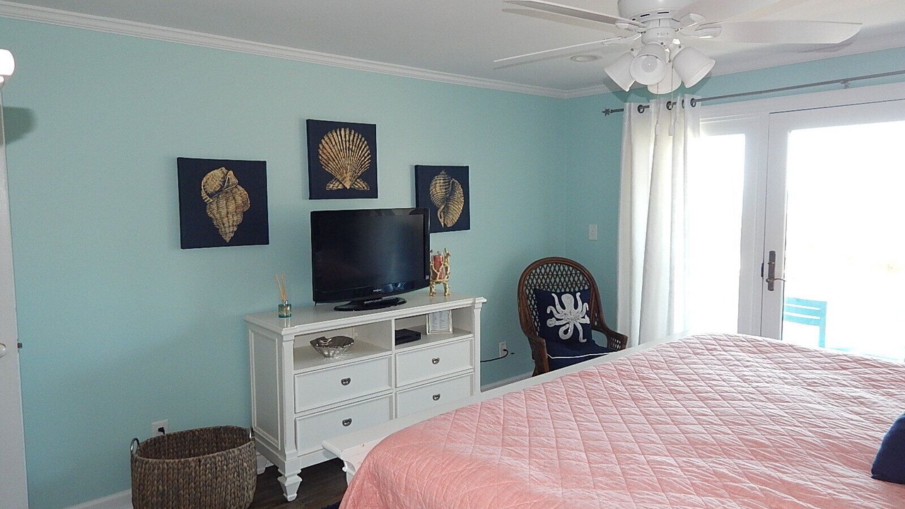 Photo of Bedroom in Pine Knoll Shores