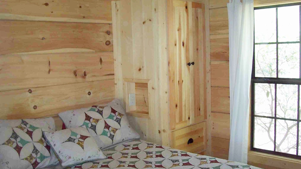 Photo of Bedroom in Hendersonville