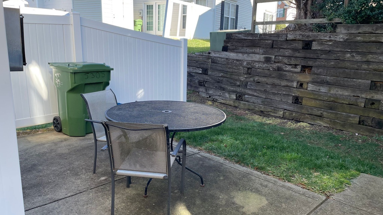 Photo of Outdoor in Davis Lake - Eastfield