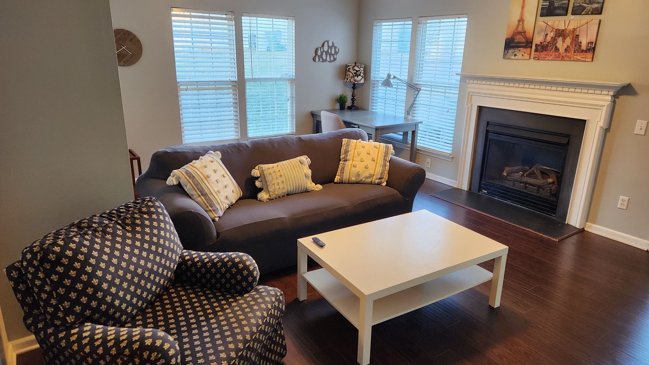 Photo of Livingroom in Davis Lake - Eastfield