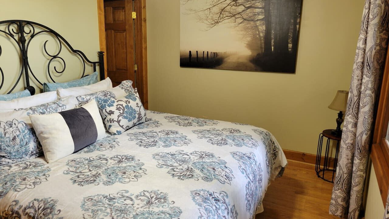 Photo of Bedroom in Deep Gap