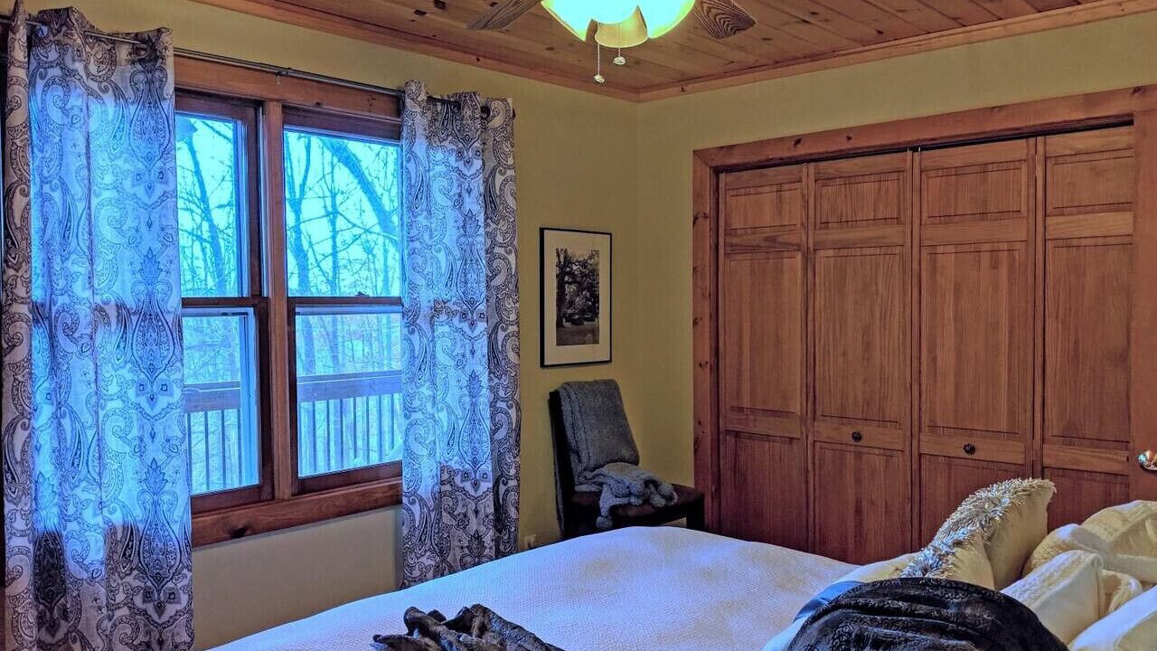 Photo of Bedroom in Deep Gap