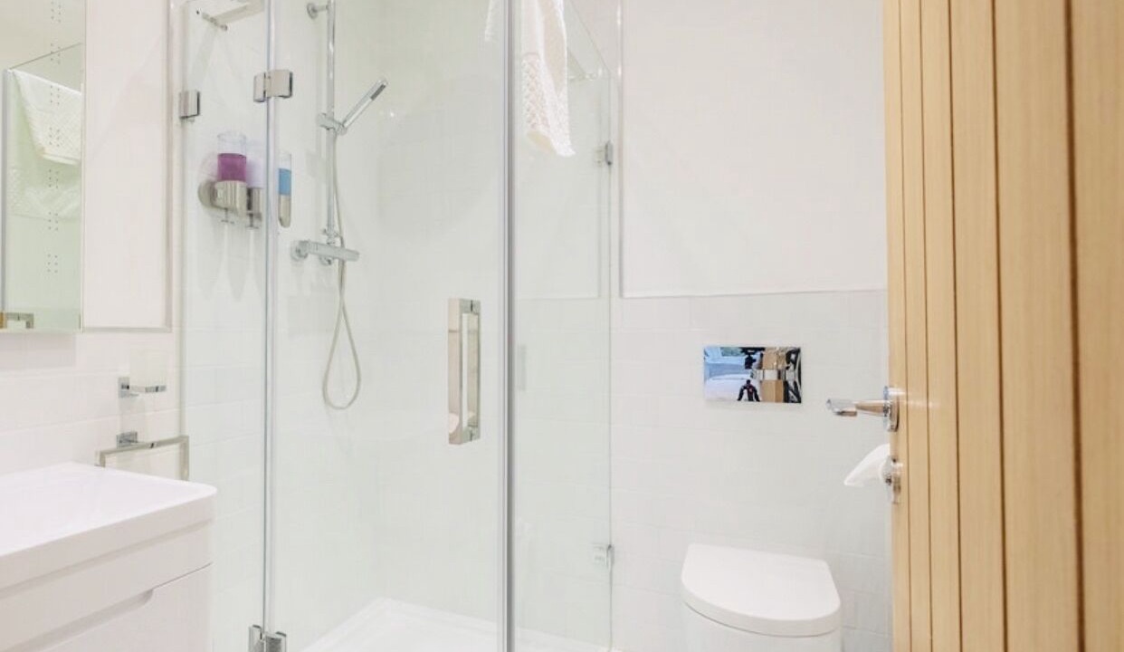 Photo of Bathroom in Tiptoe