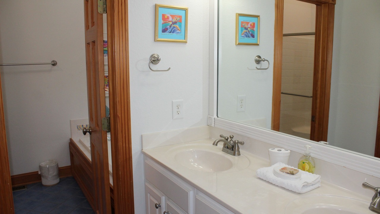Photo of Bathroom in Manteo
