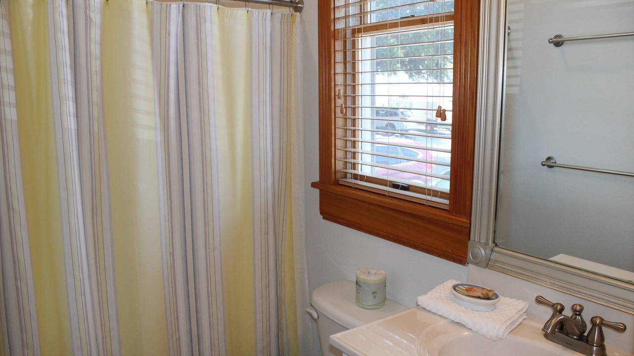Photo of Bathroom in Manteo