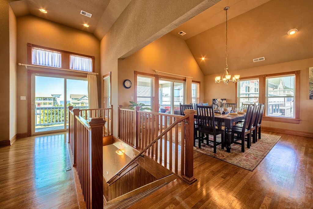 Photo of Livingroom in Wind Over Waves