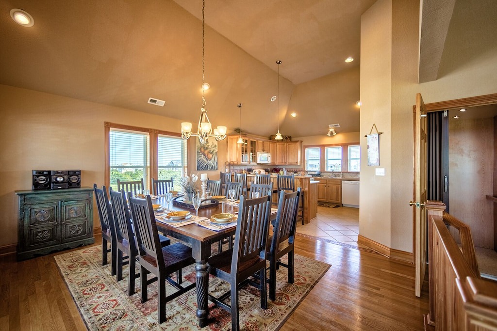 Photo of Livingroom in Wind Over Waves