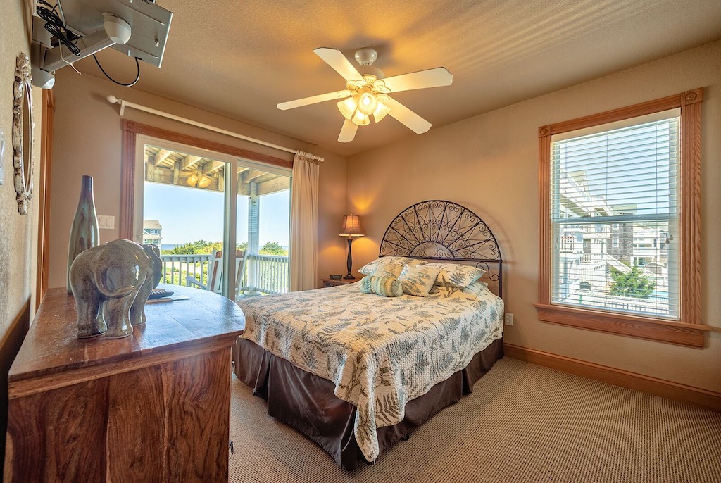 Photo of Bedroom in Wind Over Waves