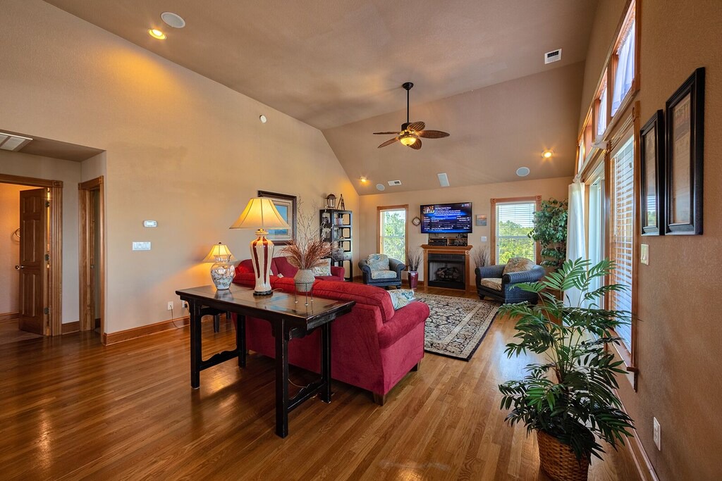 Photo of Livingroom in Wind Over Waves