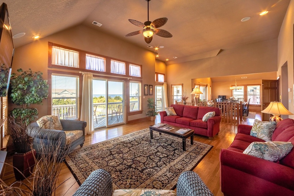 Photo of Livingroom in Wind Over Waves