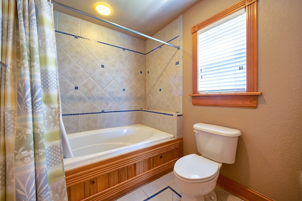Photo of Bathroom in Wind Over Waves