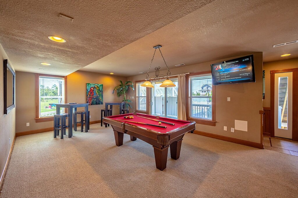Photo of Livingroom in Wind Over Waves
