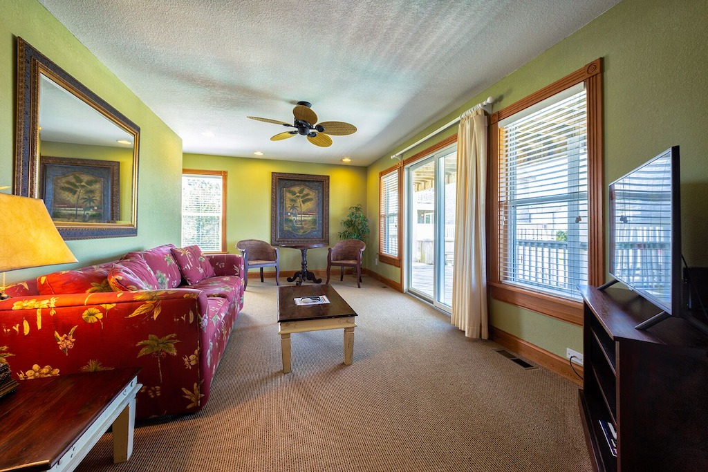 Photo of Livingroom in Wind Over Waves