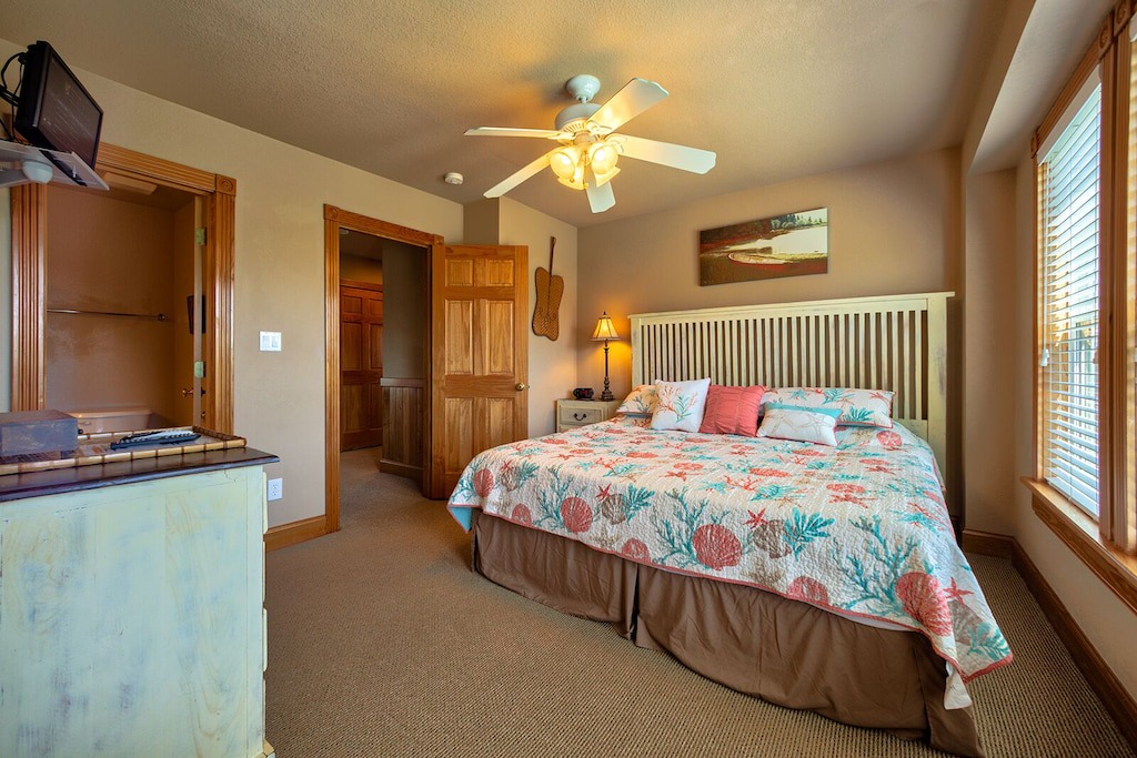 Photo of Bedroom in Wind Over Waves