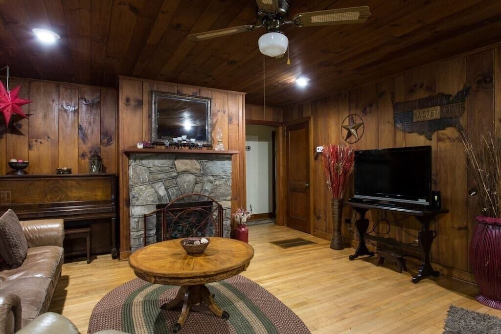 Photo of Livingroom in Chimney Rock