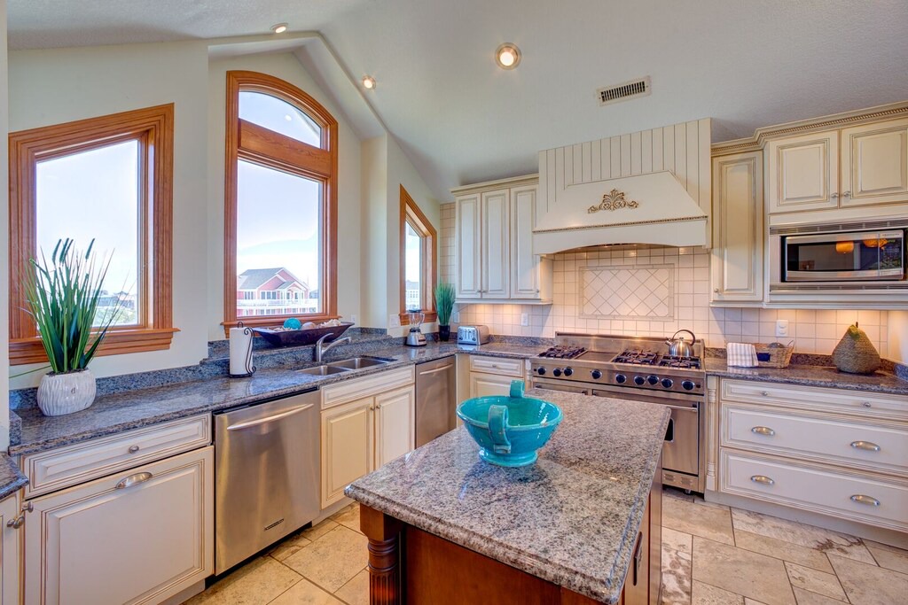 Photo of Kitchen in Wind Over Waves