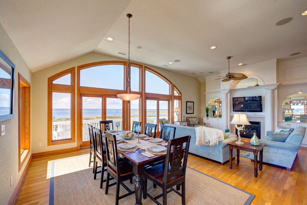 Photo of Livingroom in Wind Over Waves