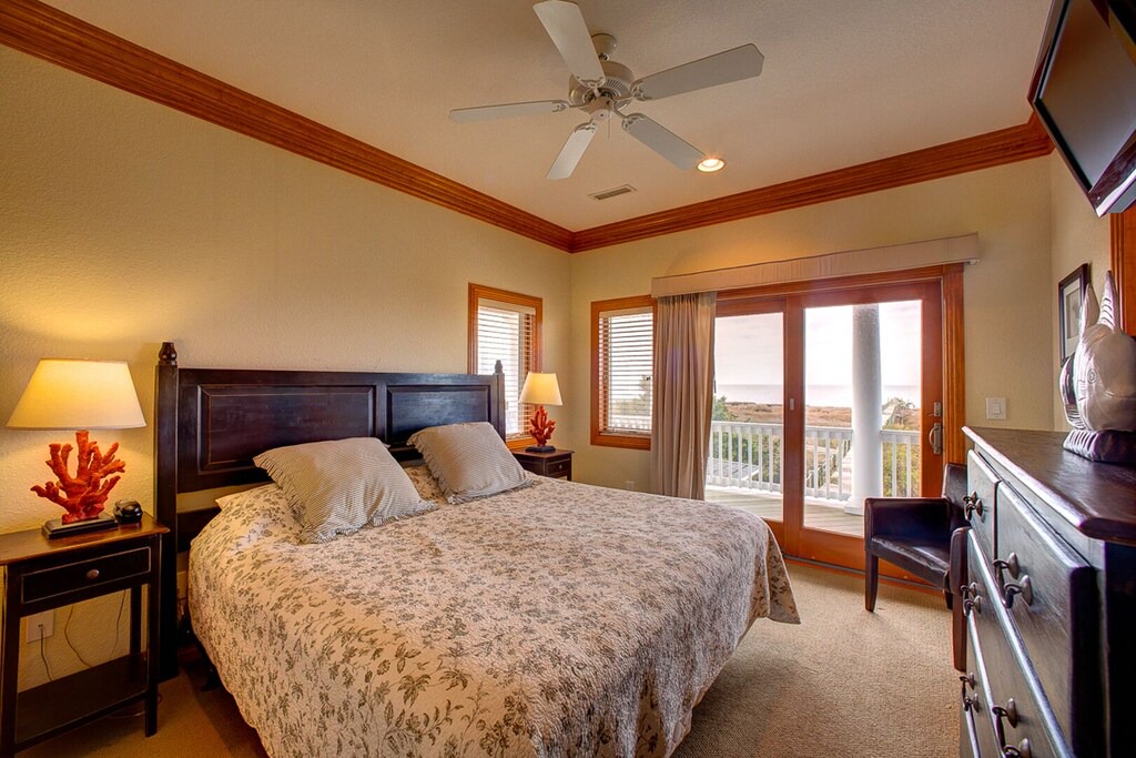 Photo of Bedroom in Wind Over Waves
